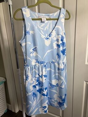 Gretchen Scott Light Blue and White Floral V-Neck Dress